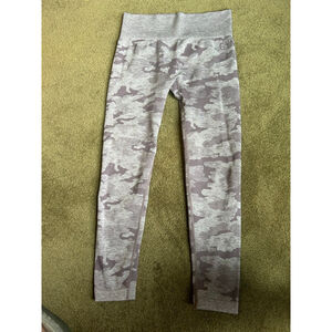 Women's Gymshark Seamless Grape Purple Camo Leggings, size Medium